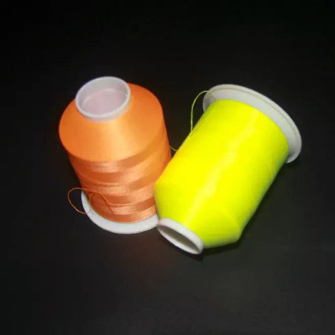 Conas a Oibríonn Glow in the Dark Thread Gan Cadhnraí nó Leictreachas?